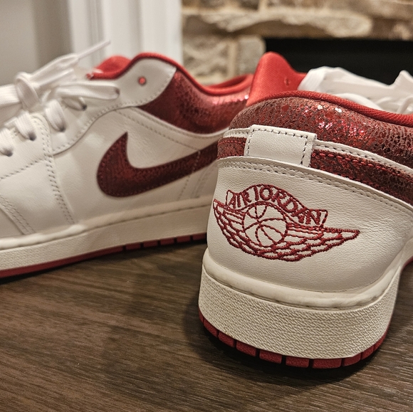 Air Jordan 1 Low SE - Picture 5 of 7